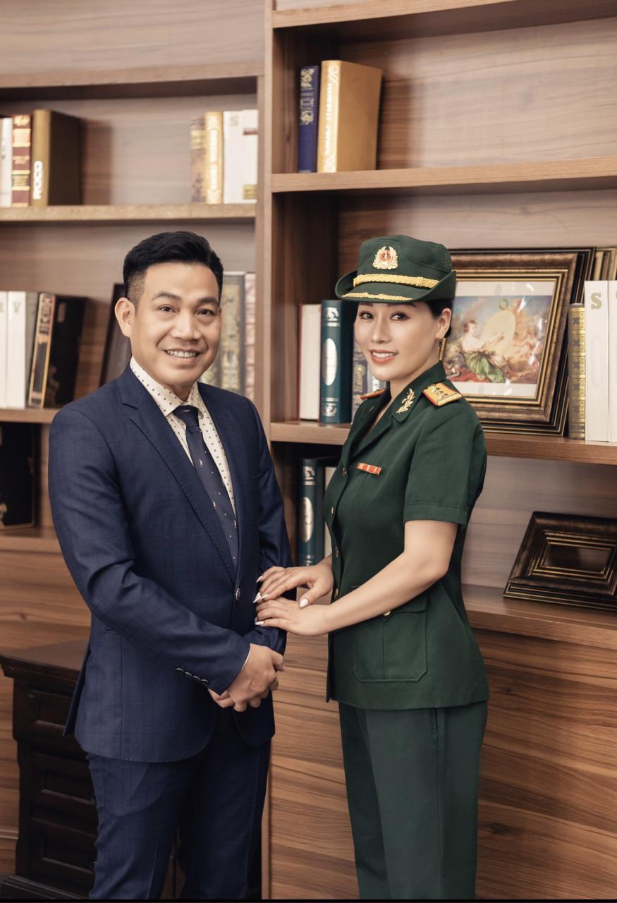 Nhà báo Xuân Nguyên và NSƯT Hương Giang
