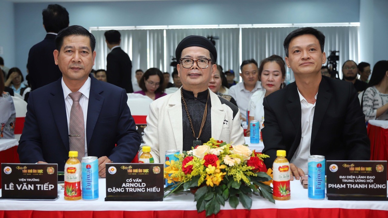 Arnold Đặng Trung Hiếu