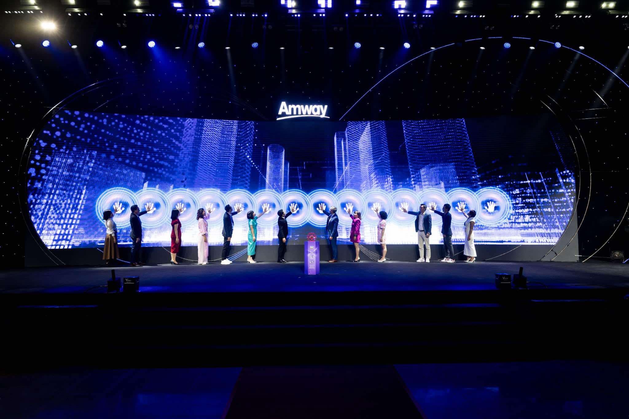 AMWAY VIỆT NAM RA MẮT CHIẾN LƯỢC “SỐNG KHỎE MẠNH, SỐNG HẠNH PHÚC” TẠI AMWAY EXPO 2025