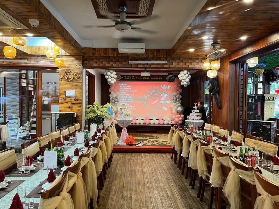 nha-hang-an-dong-lau-cua-song-am-thuc-dong-que-4-1750481939.jpg