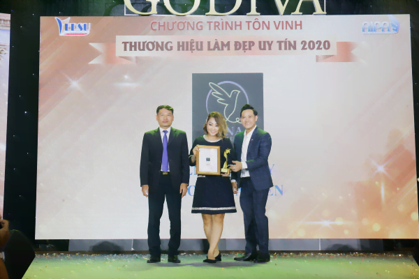LE HAI YEN CEO JENA HAI YEN TOP 30 THUONG HIEU DAO TAO NGHE LAM DEP UY TIN 2020