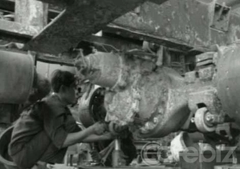 Bức ảnh hiếm thời còn làm công nhân vét mỡ bò của tỷ phú Trần Bá Dương và chuyện về gánh hát rong của chàng kỹ sư trẻ - Ảnh 2.