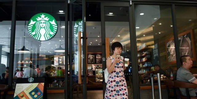  Bưu điện bán… cà phê: ‘Thế lực’ khiến Starbucks Trung Quốc khiếp vía, chưa làm gì đã có số địa điểm nhiều gấp 10 lần, cứ mỗi phút bán được 1 cốc  - Ảnh 2.