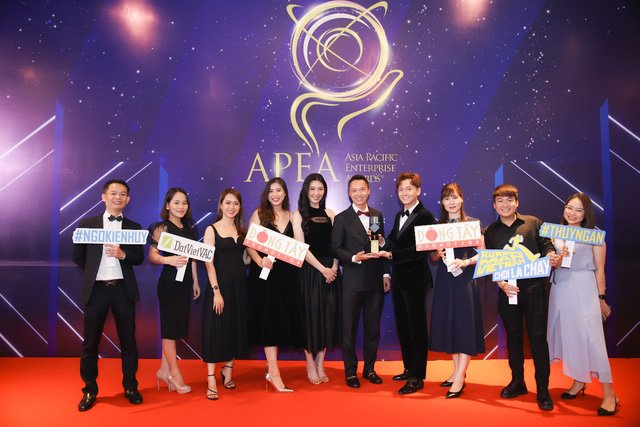 Ngô Kiến Huy, Thúy Ngân tham gia lễ trao giải Asia Pacific Enterprise Awards - Ảnh 2.