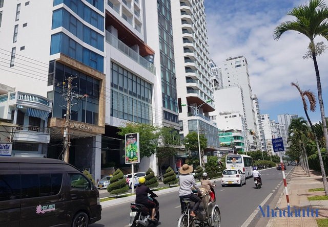 Du lịch phục hồi, khách sạn trăm tỷ ở Nha Trang vẫn nhộn nhịp rao bán - Ảnh 1.
