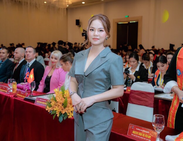 Tran Thi Yen Quy CEO Queen Beauty Academy 1