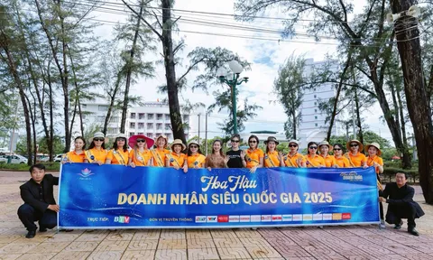 Thí sinh Hoa hậu Doanh nhân Siêu Quốc Gia 2025 chung tay dọn rác tại bãi biển Đồi Dương – TP. Phan Thiết