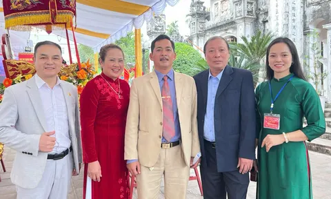 Nguyễn Thị Vân Anh và niềm hạnh phúc trọn vẹn trong ngày Lễ kỷ niệm 100 năm Đình làng Mui