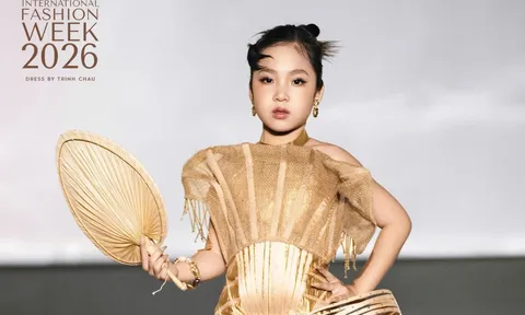 Hành trình từ những bước catwalk đầu tiên đến vị trí Vedette quốc tế của mẫu nhí Alice Hà Anh