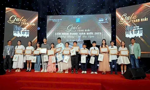 Dư âm ngọt ngào từ Liên hoan Piano Toàn quốc 2025: Tình yêu và sự cống hiến của cô giáo Lê Thương