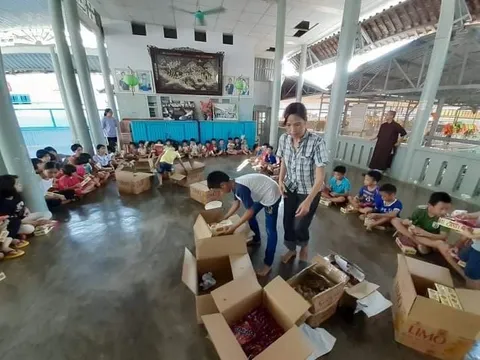 Họa sĩ Hoàng Trang chung tay cùng chương trình “Trung Thu cho em” năm 2021 tại Huế