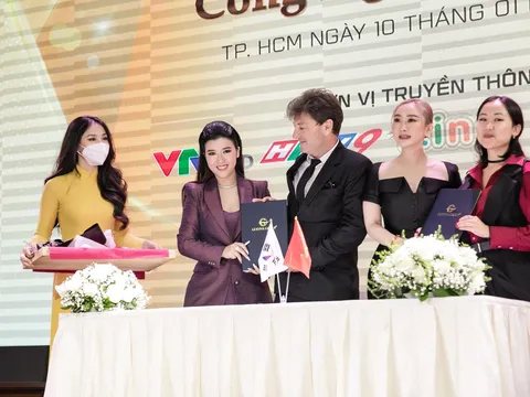 CEO Nguyễn Ngọc xuất hiện rạng ngời sau khi sinh