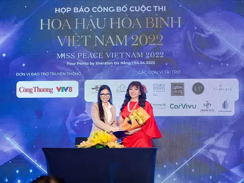 Nghệ nhân Hồ Thanh Hương ngồi “ghế nóng” Hoa hậu Hoà Bình Việt Nam 2022