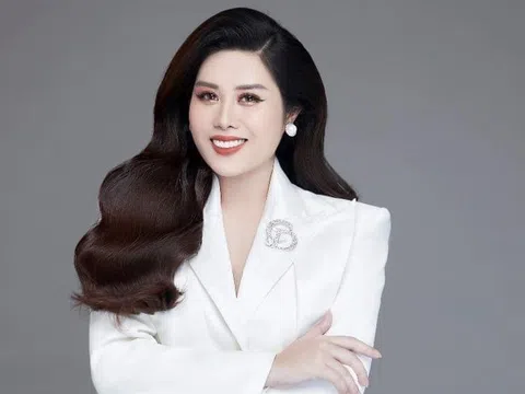 Bà Đỗ Kim Yến –  Ceo Tập Đoàn Phạm Kim  đồng ban tổ chức VIETNAM – KOREA BEAUTY 2022