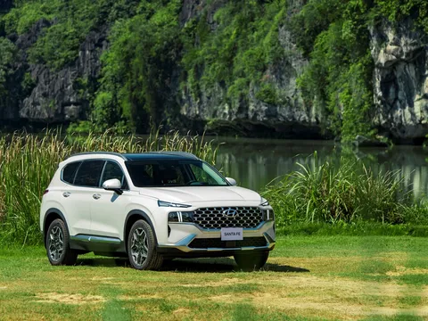 Hyundai Santa Fe bản Hybrid có gì HOT?