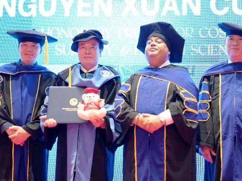 Bác sĩ Nguyễn Xuân Cương được Đại học Quốc tế Mỹ sắc phong học hàm Giáo Sư danh dự 