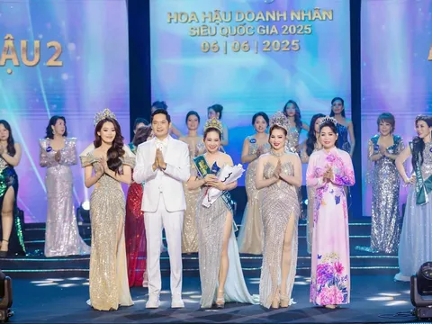 Á hậu Trần Thị Thanh Hồng xuất hiện lộng lẫy, trao giải Á hậu tại Hoa hậu Doanh nhân Siêu Quốc Gia 2025