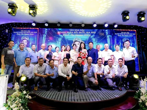 Hoa hậu Đinh Thị Hương Giang tổ chức Thanks Party hoành tráng sau đăng quang