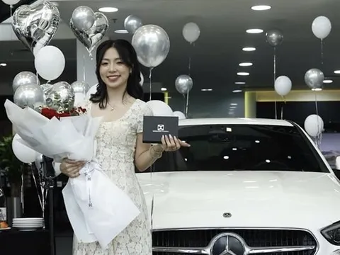 Hoa hậu Hảo Hảo – Tuổi trẻ nỗ lực và ghi dấu thành quả với chiếc Mercedes