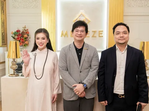 Bác sĩ Đỗ Hồng Ân và Hoa hậu Jennifer Ly thăm phòng thí nghiệm Medeze tại Thái Lan